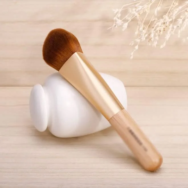 ست کامل برس آرایشی شامل برس کانسیلر، برس نقطه ای و برس پودر فیکس