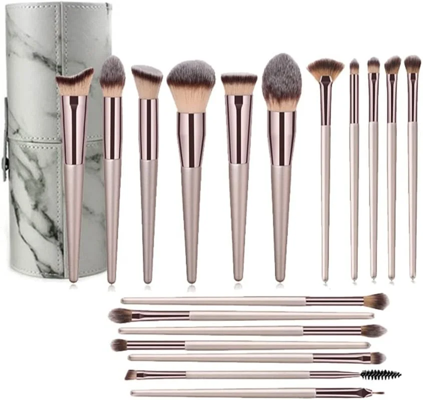 ست برس آرایشی 18 تکه شامل برس های کرم پودر، پودر، کانسیلر، سایه چشم، رژگونه، برس های آرایشی شامپاین همراه با نگهدارنده ست برس آرایشی 18 تکه شامل برس های کرم پودر، پودر، کانسیلر، سایه چشم، رژگونه، برس های آرایشی شامپاین همراه با نگهدارنده