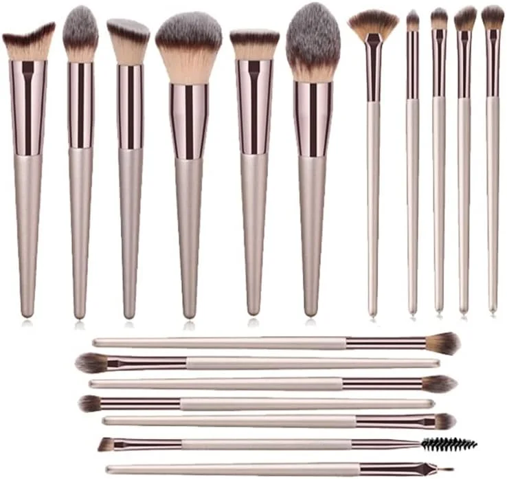 ست برس آرایشی 18 تکه شامل برس های کرم پودر، پودر، کانسیلر، سایه چشم، رژگونه، برس های آرایشی شامپاین همراه با نگهدارنده