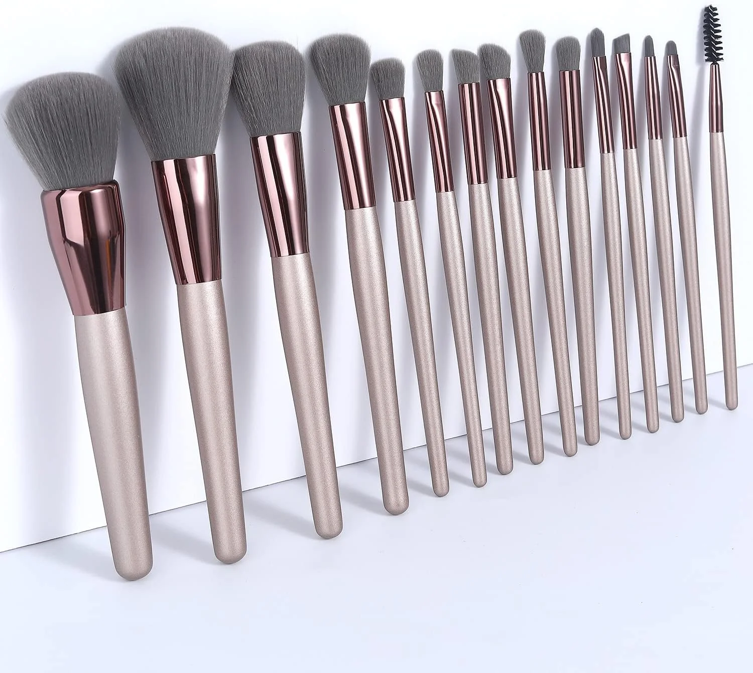 ست برس آرایشی لوکس 15 عددی، برس های آرایشی ممتاز با موهای مصنوعی برای کانتور، کانسیلر، کرم پودر، سایه چشم، با دسته مخروطی طلایی شامپاینی (بسته 15 عددی)