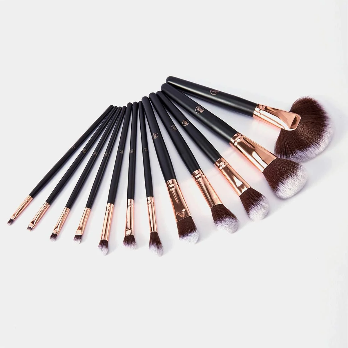 ست براش آرایشی لورلا کازمتیکس Stay Glam: مجموعه 12 عددی براش ضروری آرایش، ساخته شده با موهای مصنوعی فوق العاده نرم، و شامل کیف مسافرتی مشکی. مناسب و آسان برای استفاده روزانه آرایش. ست براش آرایشی لورلا کازمتیکس Stay Glam: مجموعه 12 عددی براش ضروری آرایش، ساخته شده با موهای مصنوعی فوق العاده نرم، و شامل کیف مسافرتی مشکی. مناسب و آسان برای استفاده روزانه آرایش.