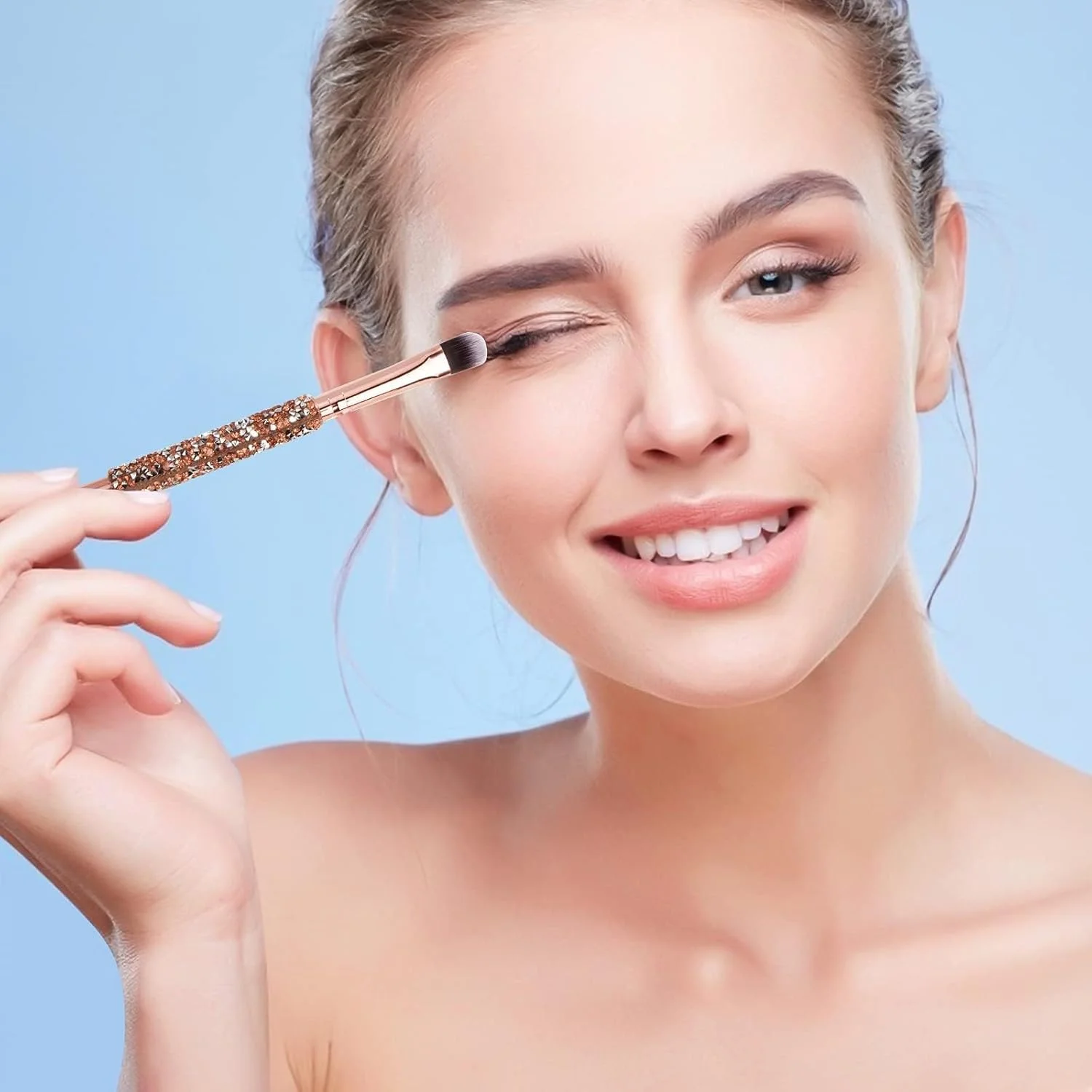 ست براش آرایشی خزنا، براش های آرایشی حرفه ای با دسته نگین دار، شامل براش های کرم پودر، کانسیلر، سایه چشم به همراه کیف براش چرمی (۱۰ تکه/صورتی)