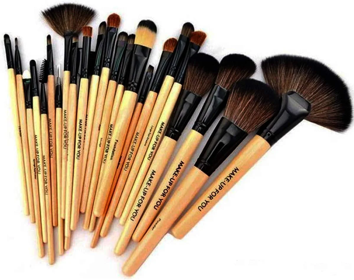 ست برس آرایشی جیائوِر با کیف - ۲۴ عددی - مشکی ست برس آرایشی جیائوِر با کیف - ۲۴ عددی - مشکی