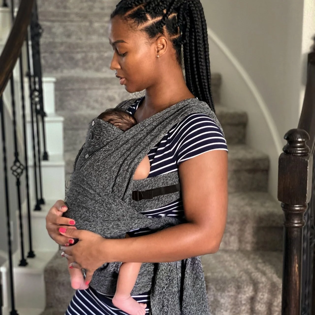 آغوشی نوزاد Boppy Comfyfit Evolution، حمل آسان و قابل تنظیم، آغوشی ارگونومیک برای جلوی مادر با پشتیبانی از سر و گردن، بندهای گره دار پهن، حلقه های بازوی قابل تنظیم آغوشی نوزاد Boppy Comfyfit Evolution، حمل آسان و قابل تنظیم، آغوشی ارگونومیک برای جلوی مادر با پشتیبانی از سر و گردن، بندهای گره دار پهن، حلقه های بازوی قابل تنظیم