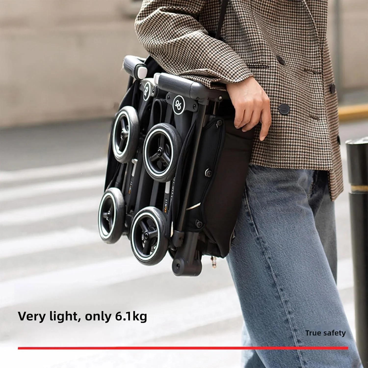 کالسکه مسافرتی فوق سبک و جمع و جور جی بی پاکیت پلاس All-Terrain مناسب نوزادان و کودکان نوپا، مطابق با استاندارد چمدان کابین هواپیما، طلایی مشکی کالسکه مسافرتی فوق سبک و جمع و جور جی بی پاکیت پلاس All-Terrain مناسب نوزادان و کودکان نوپا، مطابق با استاندارد چمدان کابین هواپیما، طلایی مشکی