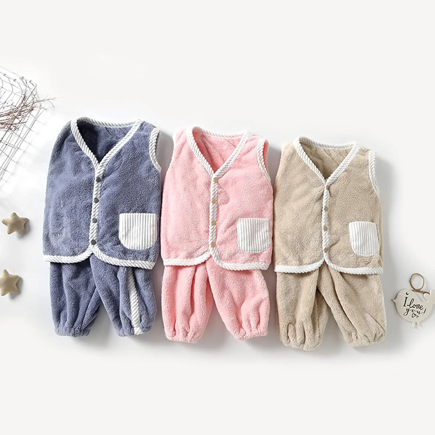 ست لباس نوزادی دو رو کرکی شامل جلیقه و شلوار راحتی ست لباس نوزادی دو رو کرکی شامل جلیقه و شلوار راحتی