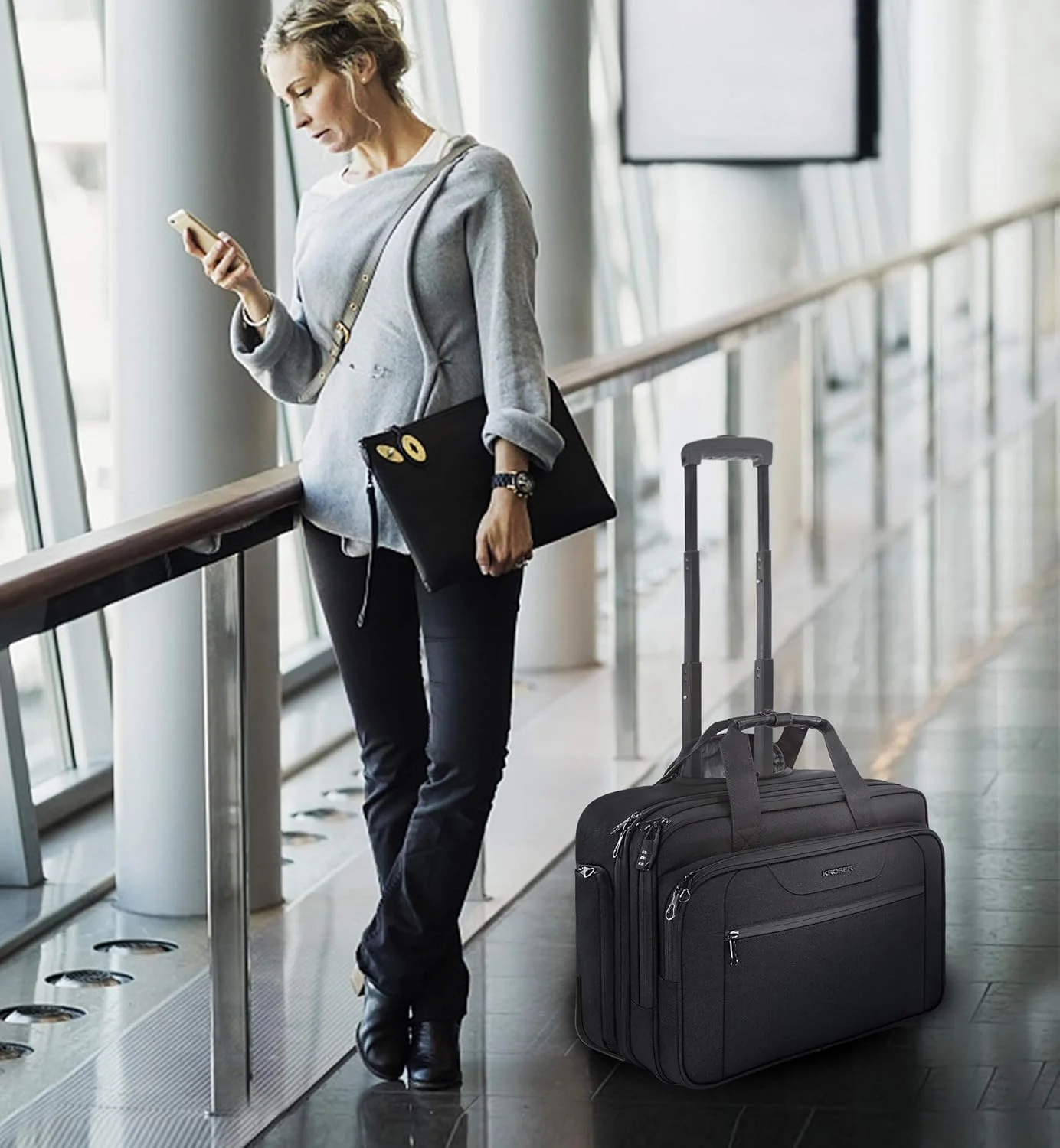 کیف لپ تاپ چرخ دار KROSER، کیف دستی چرخ دار ممتاز مناسب برای لپ تاپ تا 17.3 اینچ، کیف کامپیوتر چرخ دار ضد آب برای سفر/کار/مدرسه/مردان/زنان - مشکی