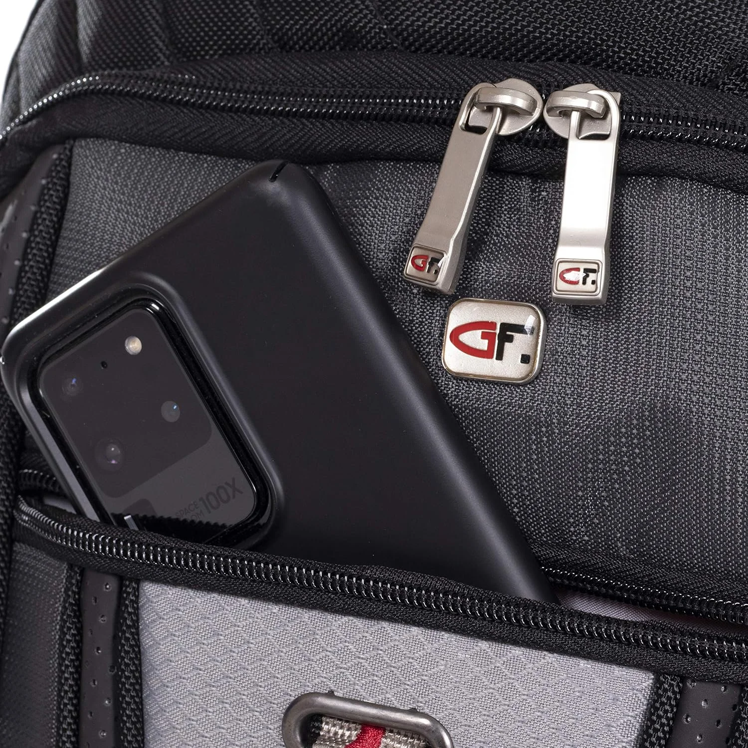 کیف لپ تاپ چرخ دار مشکی Gino Ferrari - Brio با محفظه پد دار 17 اینچی لپ تاپ/مک بوک | پشتی راحت با جریان هوا | جیب آیپد/تبلت | کوله پشتی تجاری چرخ دار GF506