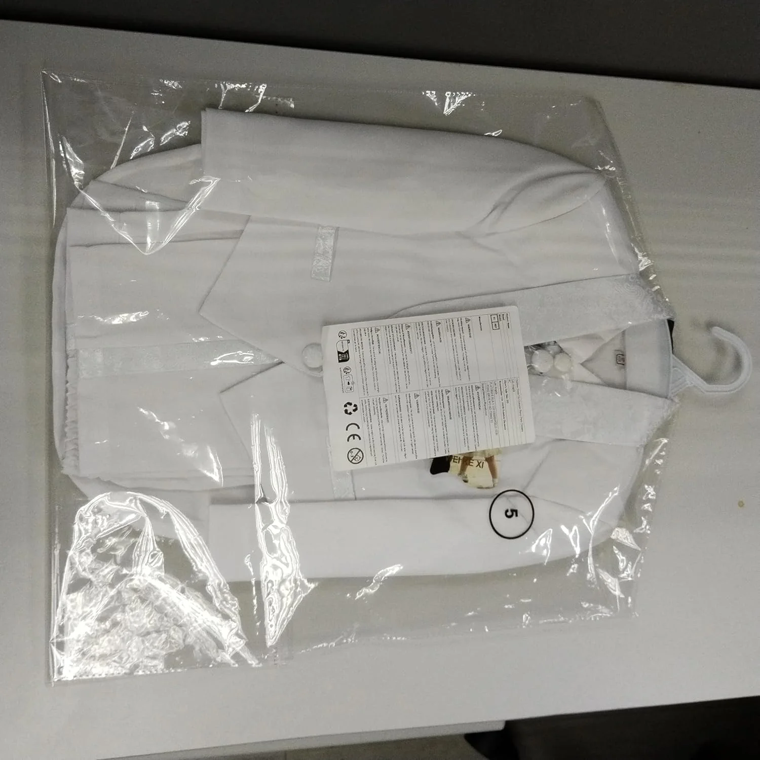 کت و شلوار 5 تکه پسرانه Lito Angels (کت تک، جلیقه، پیراهن، پاپیون و شلوار)، مشکی/عاجی/سفید کت و شلوار 5 تکه پسرانه Lito Angels (کت تک، جلیقه، پیراهن، پاپیون و شلوار)، مشکی/عاجی/سفید