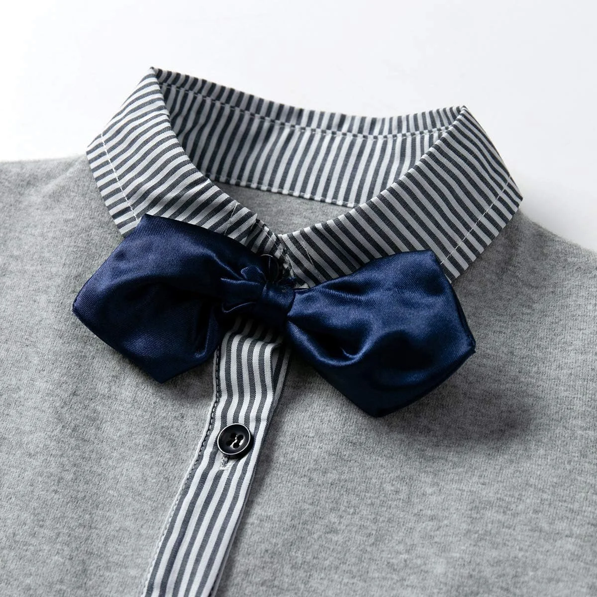 ست لباس جنتلمن پسرانه شامل پیراهن آستین بلند + پاپیون + شلوار پیشبندی، مناسب نوزادان (خاکستری، 2-3 سال) ست لباس جنتلمن پسرانه شامل پیراهن آستین بلند + پاپیون + شلوار پیشبندی، مناسب نوزادان (خاکستری، 2-3 سال)