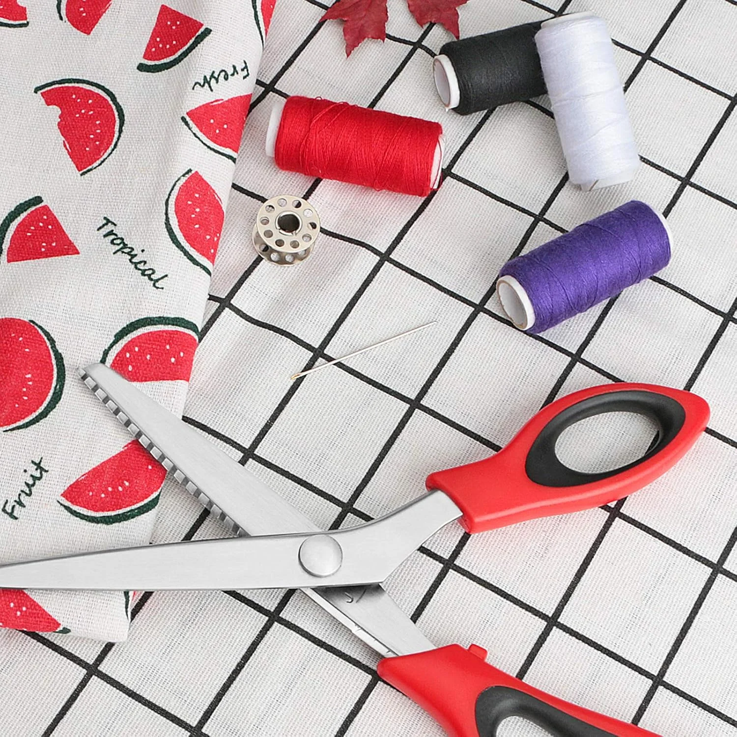 قیچی زیگزاگ کوونیی، دسته های راحت، مناسب خیاطی حرفه ای، برش زیگزاگی، 9 اینچ، قرمز مشکی