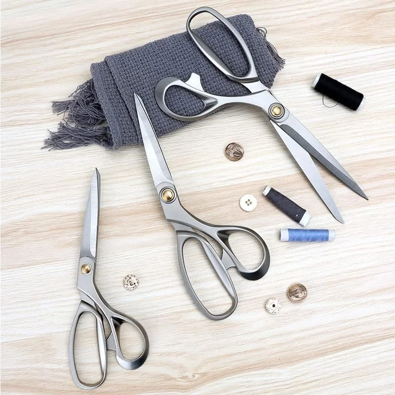 قیچی خیاطی JYC CREATIVE، قیچی حرفه ای خیاطی، قیچی صنایع دستی، قیچی در اندازه های مختلف، قیچی استیل ضد زنگ، برش پارچه، لوازم التحریر (26 سانتی متر، نقره ای) قیچی خیاطی JYC CREATIVE، قیچی حرفه ای خیاطی، قیچی صنایع دستی، قیچی در اندازه های مختلف، قیچی استیل ضد زنگ، برش پارچه، لوازم التحریر (26 سانتی متر، نقره ای)