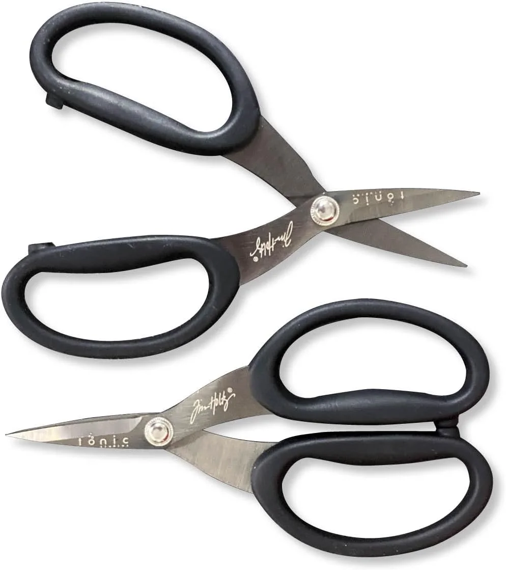 قیچی چند منظوره غیر چسبنده 7 اینچی Tim Holtz با لبه های میکرو دندانه دار – بسته 2 عددی – قیچی کاردستی با روکش تیتانیوم با دسته های Kushgrip و درپوش ایمنی، لبه میکرو دندانه دار برای برش دقیق