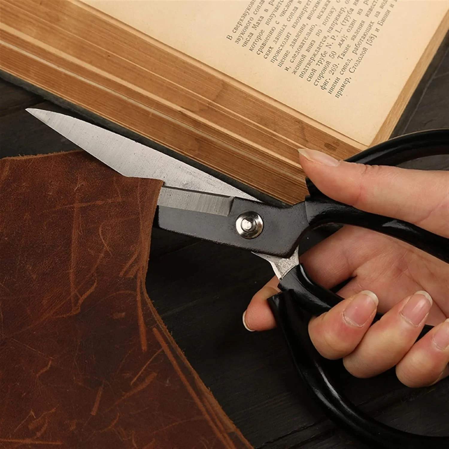 قیچی کوچک HODORE، قیچی حرفه ای چرم دوزی، برش پارچه، خیاطی، سوزن دوزی و برش لباس قیچی کوچک HODORE، قیچی حرفه ای چرم دوزی، برش پارچه، خیاطی، سوزن دوزی و برش لباس