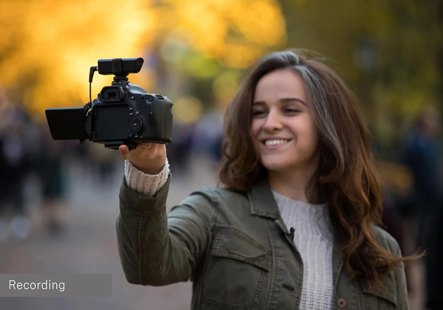 مجموعه میکروفون یقه ای بی سیم قابل حمل Sennheiser XSW-D، سیستم میکروفون بی سیم دیجیتال قابل نصب روی دوربین برای دوربین های DSLR/Mirrorless. ایده آل برای Vlogging، یوتیوبرها، خبرنگاری موبایل