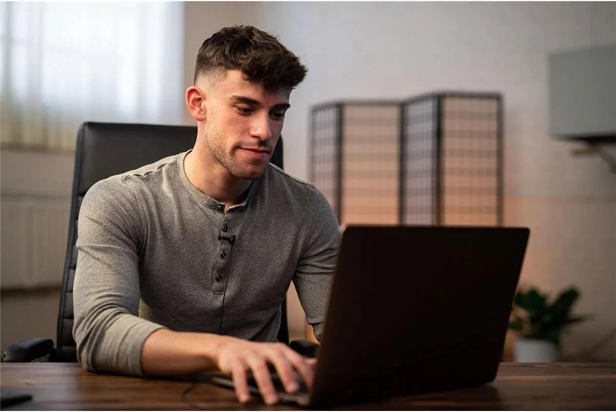 مجموعه میکروفون یقه ای بی سیم Sennheiser XSW-D Portable Lav Mobile Kit برای تولیدکنندگان محتوای موبایل و دوربین