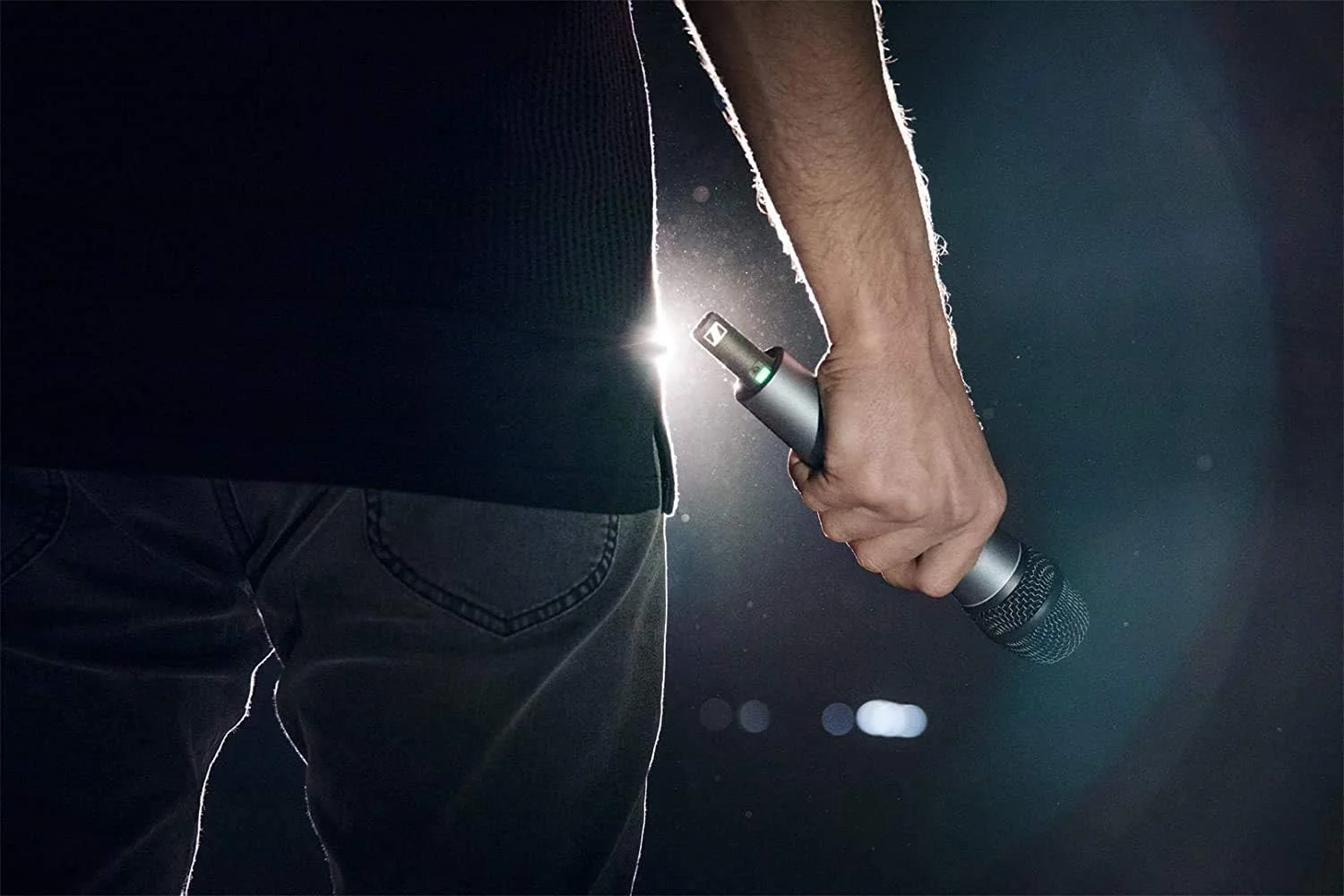 سیستم میکروفون بی سیم دو کاناله دستی Sennheiser XSW 1-825-DUAL- B برای خوانندگان و ارائه دهندگان، کاردیوئید 825 دستی x2