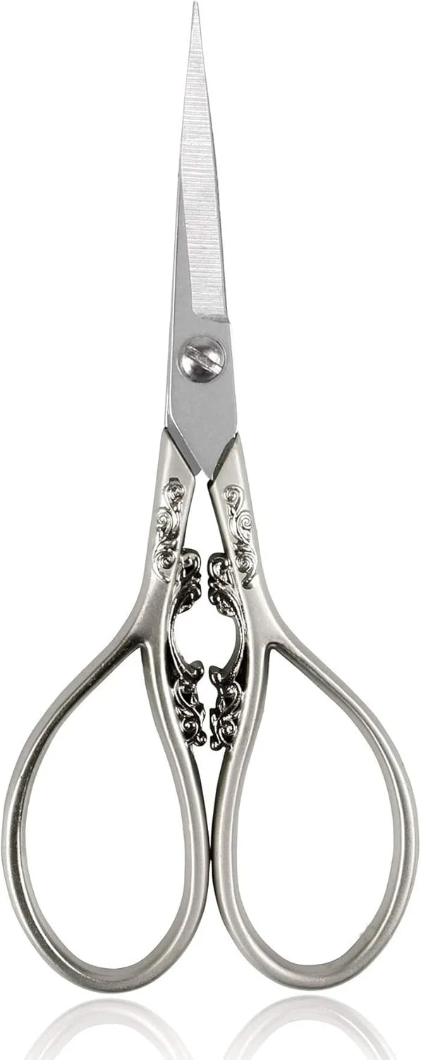 قیچی ابرهای فرخنده استیل ضد زنگ به سبک اروپایی قدیمی BIHRTC، 11 سانتیمتر، مناسب برای سوزن دوزی، گلدوزی، خیاطی، صنایع دستی، کارهای هنری و استفاده روزمره (خاکستری روشن) قیچی ابرهای فرخنده استیل ضد زنگ به سبک اروپایی قدیمی BIHRTC، 11 سانتیمتر، مناسب برای سوزن دوزی، گلدوزی، خیاطی، صنایع دستی، کارهای هنری و استفاده روزمره (خاکستری روشن)