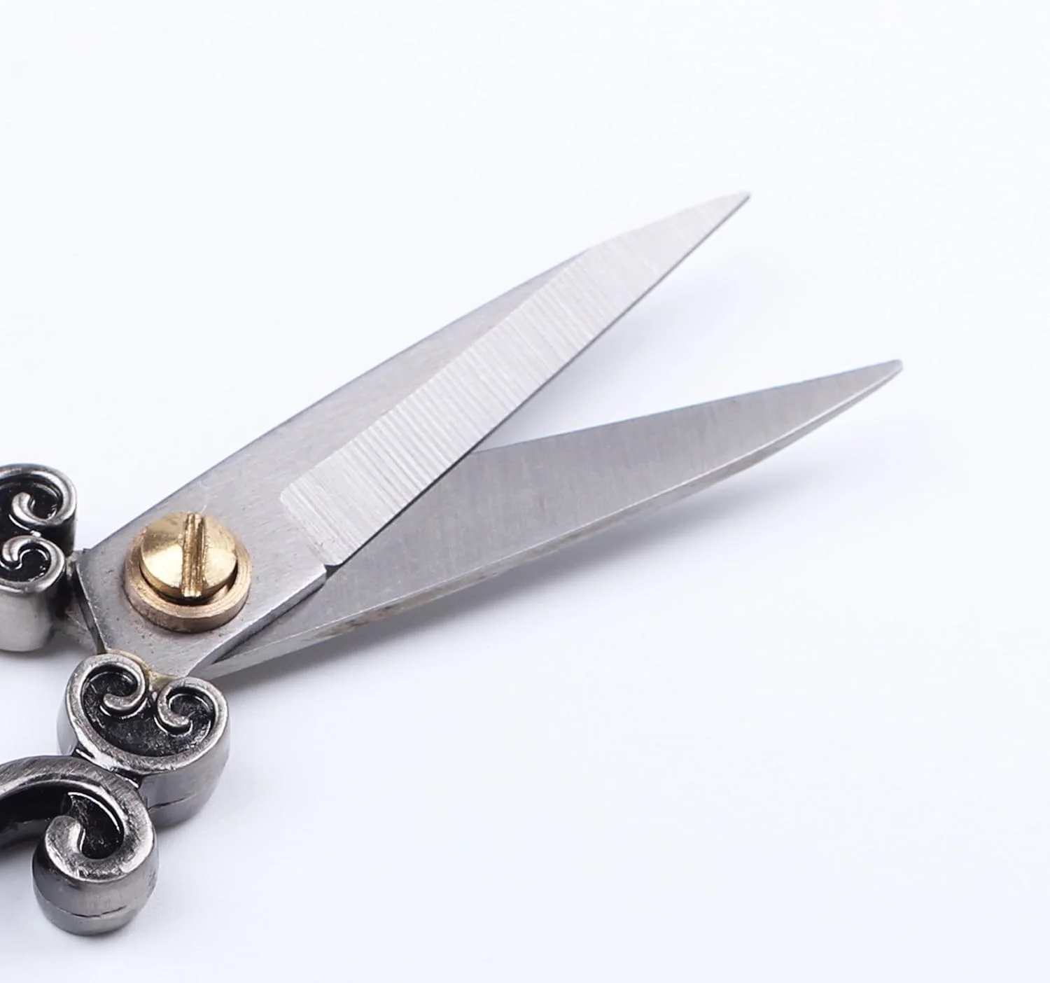 قیچی خیاطی استیل ضد زنگ طرح ابر اروپایی BIHRTC، ابزار DIY، قیچی خیاطی برای گلدوزی، صنایع دستی، کارهای هنری و استفاده روزمره (نقره ای) قیچی خیاطی استیل ضد زنگ طرح ابر اروپایی BIHRTC، ابزار DIY، قیچی خیاطی برای گلدوزی، صنایع دستی، کارهای هنری و استفاده روزمره (نقره ای)