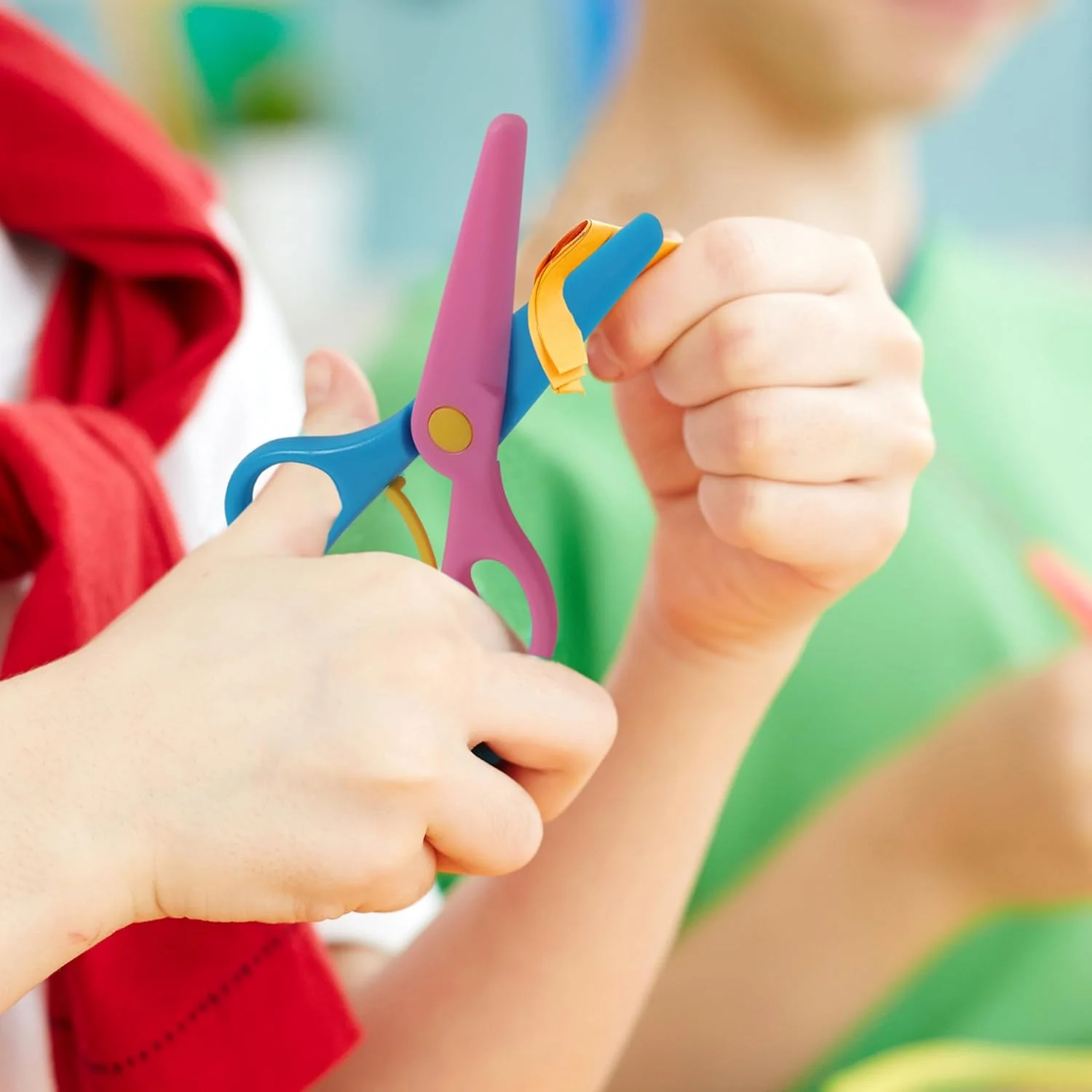 مجموعه قیچی کودکانه Belle Vous - 24 عدد قیچی رنگی کودکانه با نوک گرد - 13.5 سانتی متر - مناسب برای کاربران راست دست و چپ دست - قیچی کاردستی کودکانه - کاردستی، کار با کاغذ، هنر