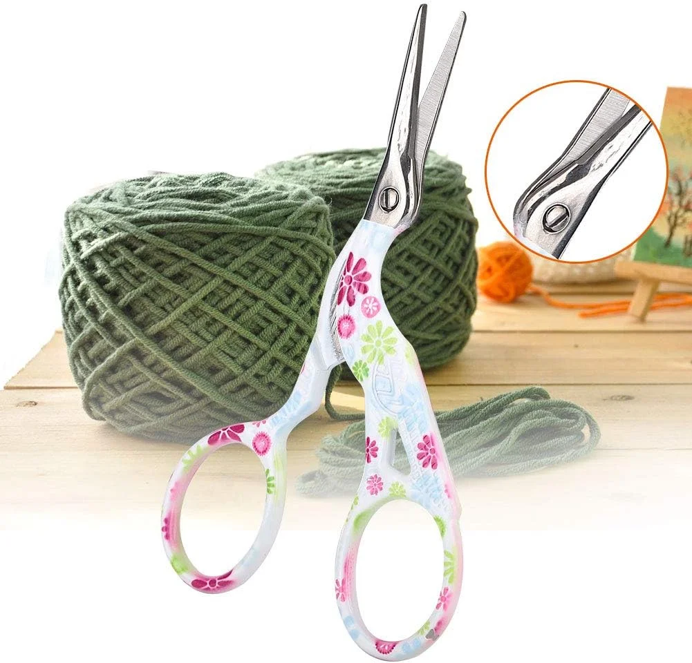 قیچی آرایشی، قیچی استیل با طرح گل، ساخته شده از استیل ضد زنگ، 9 * 4 * 0.3 سانتی متر، مناسب برای گیتار، خیاطی، کاردستی و مصارف خانگی (آبی، صورتی، قرمز)