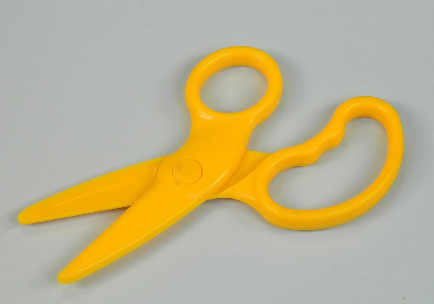 قیچی پلاستیکی زرد رنگ خمیر بازی BCreativetolearn، قیچی کوچک کاردستی، مناسب برای مدل سازی و مجسمه سازی کودکان، تولید شده توسط BCreative ®