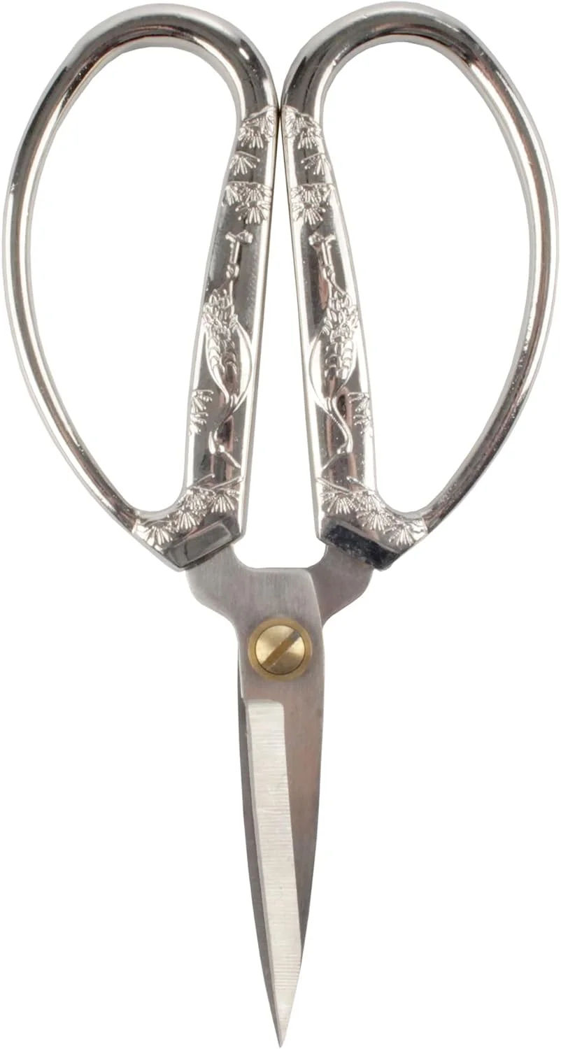 قیچی گلدوزی 17 سانتی متری بامبو ام ان، با دسته های دایکاست تزئینی، طرح درنا - نیکل مات