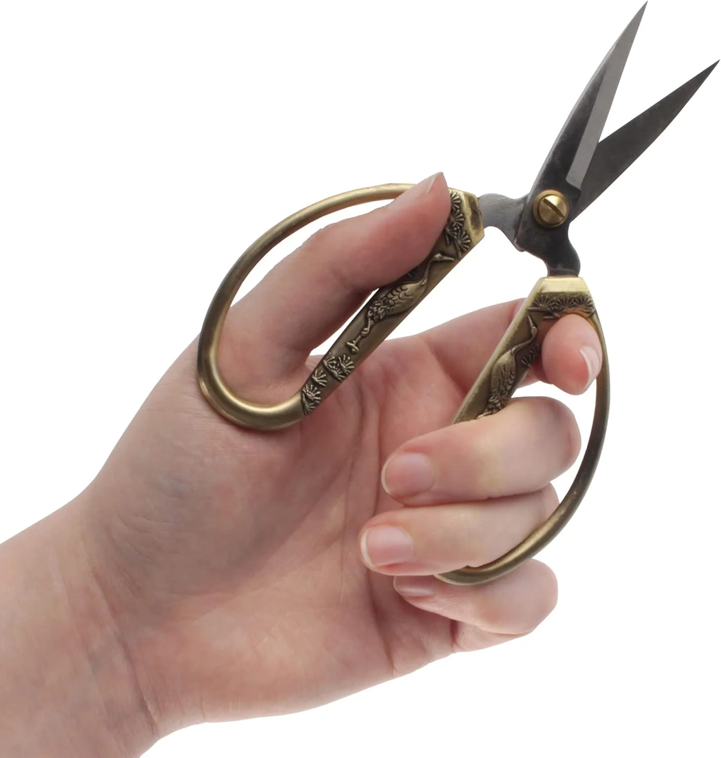 قیچی گلدوزی بامبو ام ان با دسته های تزئینی ریخته گری شده، طرح درنا - 2 اندازه مختلف قیچی گلدوزی بامبو ام ان با دسته های تزئینی ریخته گری شده، طرح درنا - 2 اندازه مختلف