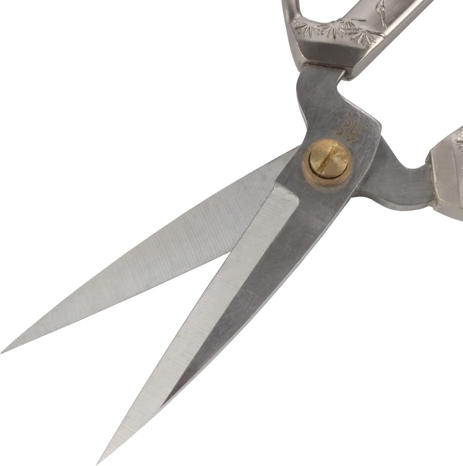 قیچی گلدوزی 17 سانتی متری بامبو ام ان، با دسته های دایکاست تزئینی، طرح درنا - نیکل مات قیچی گلدوزی 17 سانتی متری بامبو ام ان، با دسته های دایکاست تزئینی، طرح درنا - نیکل مات