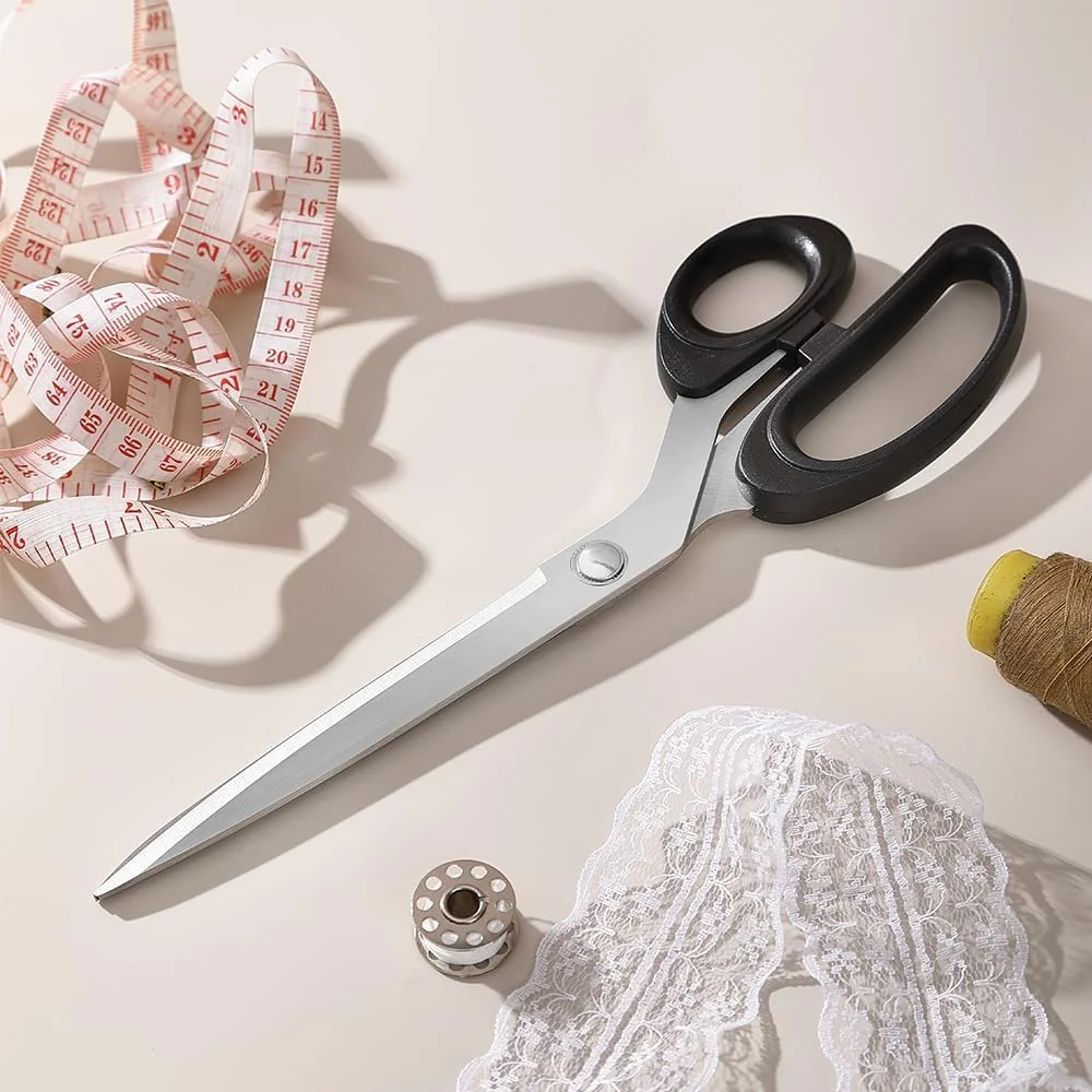 قیچی پارچه حرفه ای AXIYIBZI سایز 10 اینچ برای برش پارچه | قیچی پارچه ای سنگین برای برش چرم، قیچی خیاطی تیز صنعتی برای هنرمندان دفتر کار خانگی و خیاطان قیچی پارچه حرفه ای AXIYIBZI سایز 10 اینچ برای برش پارچه | قیچی پارچه ای سنگین برای برش چرم، قیچی خیاطی تیز صنعتی برای هنرمندان دفتر کار خانگی و خیاطان