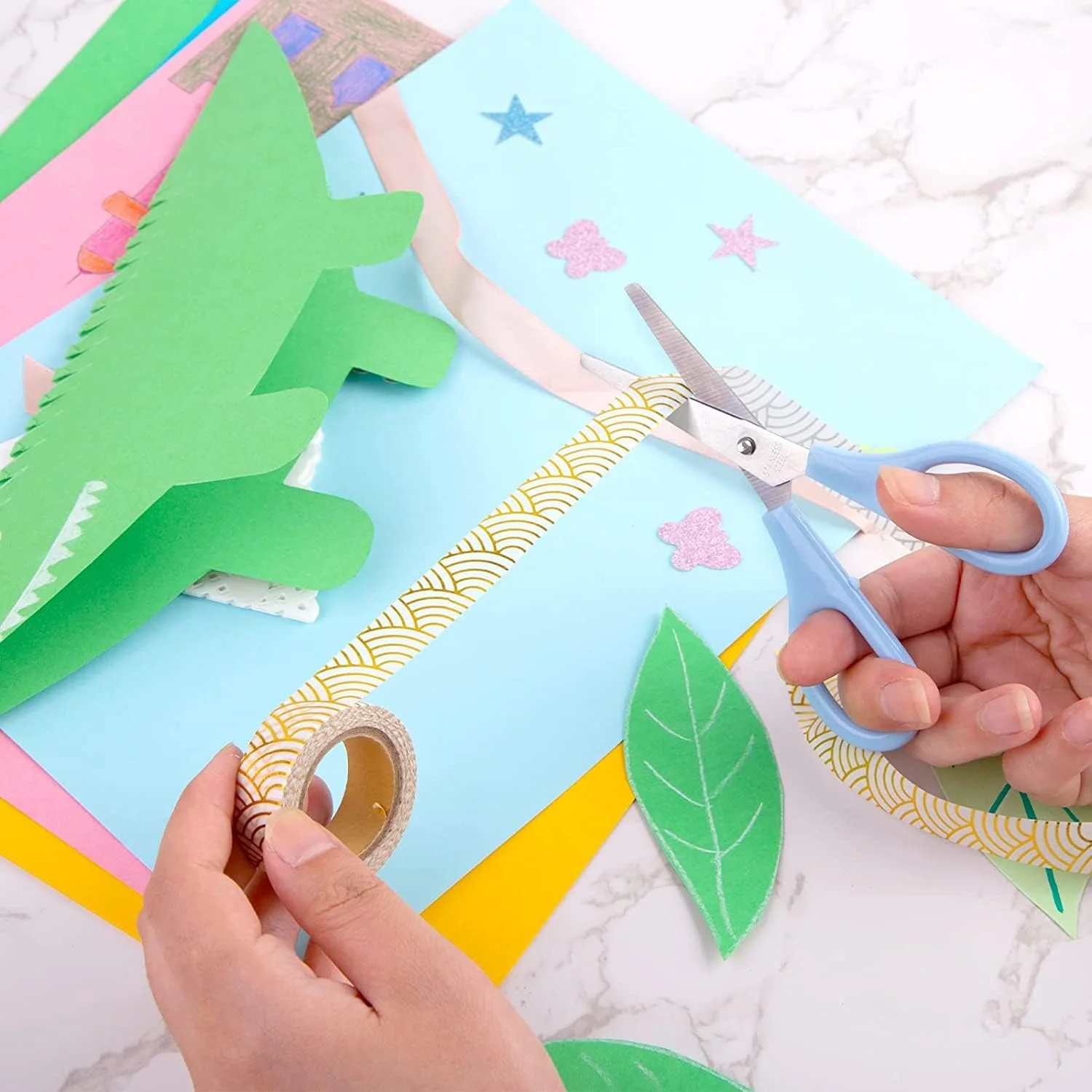 قیچی ایمنی طرح دایناسور آزون، 4 عددی، استیل ضد زنگ و سیلیکونی، دو طرفه، تزئینی، نقره ای، قیچی کودک قیچی ایمنی طرح دایناسور آزون، 4 عددی، استیل ضد زنگ و سیلیکونی، دو طرفه، تزئینی، نقره ای، قیچی کودک