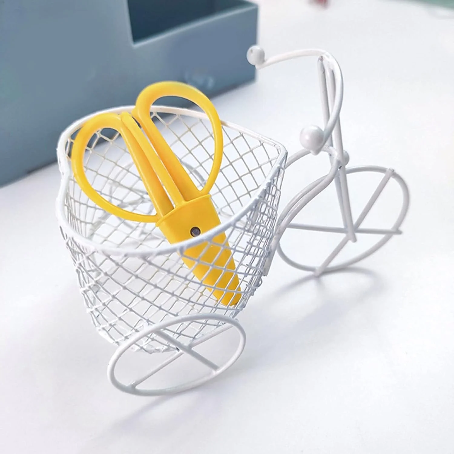 قیچی صنایع دستی AUEMNUR با غلاف محافظ، قیچی های بادوام استیل برای خیاطی، گلدوزی، و صنایع دستی کاغذی (رنگ: Hortel) قیچی صنایع دستی AUEMNUR با غلاف محافظ، قیچی های بادوام استیل برای خیاطی، گلدوزی، و صنایع دستی کاغذی (رنگ: Hortel)