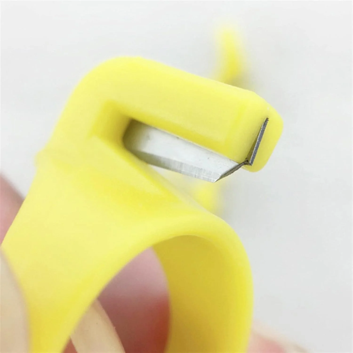 قیچی نخ چین پلاستیکی AUEMNUR، انگشتی، تیغه ای، مناسب برای کاردستی، انگشتانه، حلقه خیاطی، ابزار چرخ خیاطی خانگی قیچی نخ چین پلاستیکی AUEMNUR، انگشتی، تیغه ای، مناسب برای کاردستی، انگشتانه، حلقه خیاطی، ابزار چرخ خیاطی خانگی