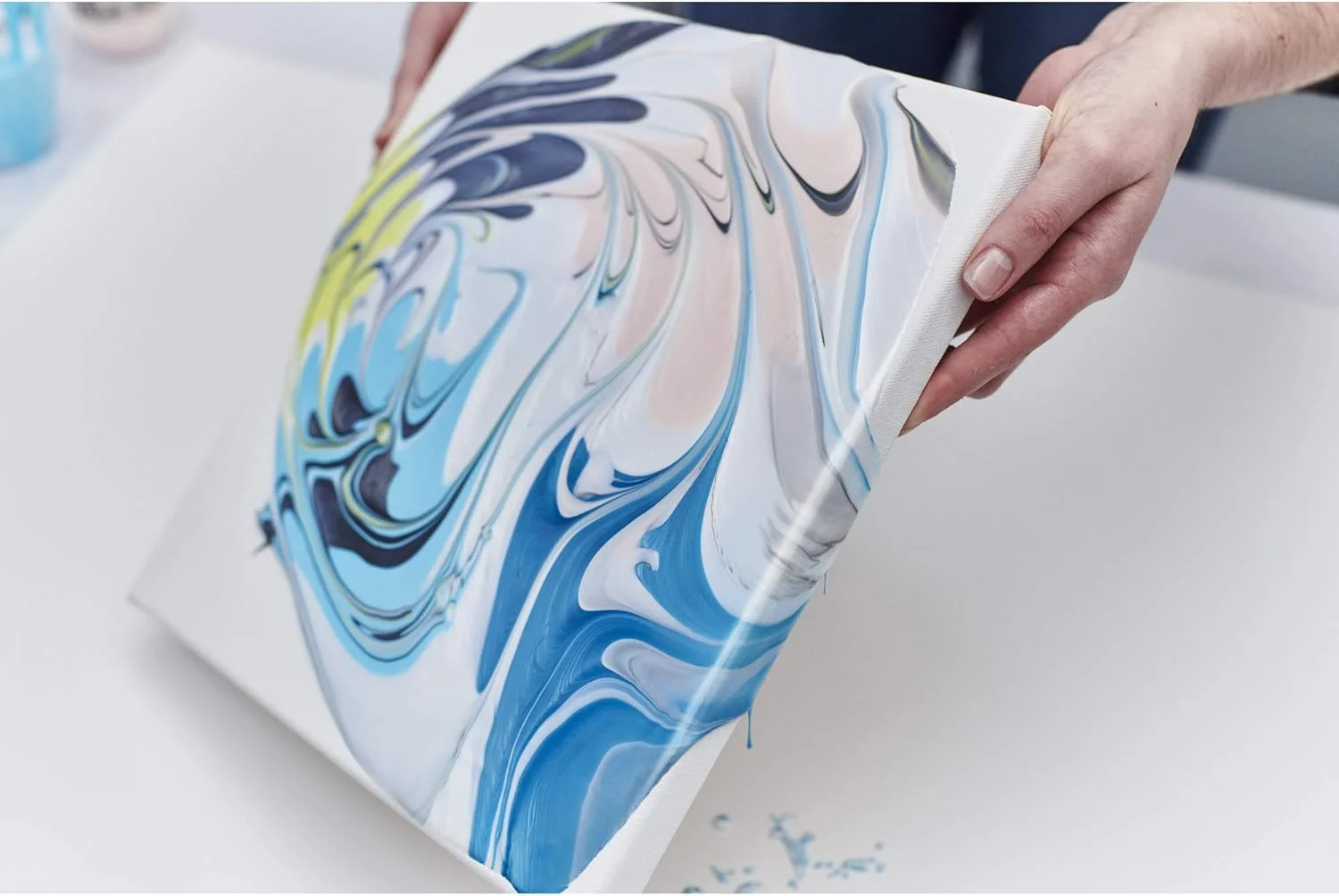 مجموعه رنگ اکریلیک Liquitex Basics، 24 عدد 22 میلی لیتری. رنگ های اکریلیک دارای مقاومت عالی در برابر نور هستند، زرد نمی شوند و در برابر پیری مقاوم بوده و دارای روکش براق ابریشمی هستند. مجموعه رنگ اکریلیک Liquitex Basics، 24 عدد 22 میلی لیتری. رنگ های اکریلیک دارای مقاومت عالی در برابر نور هستند، زرد نمی شوند و در برابر پیری مقاوم بوده و دارای روکش براق ابریشمی هستند.