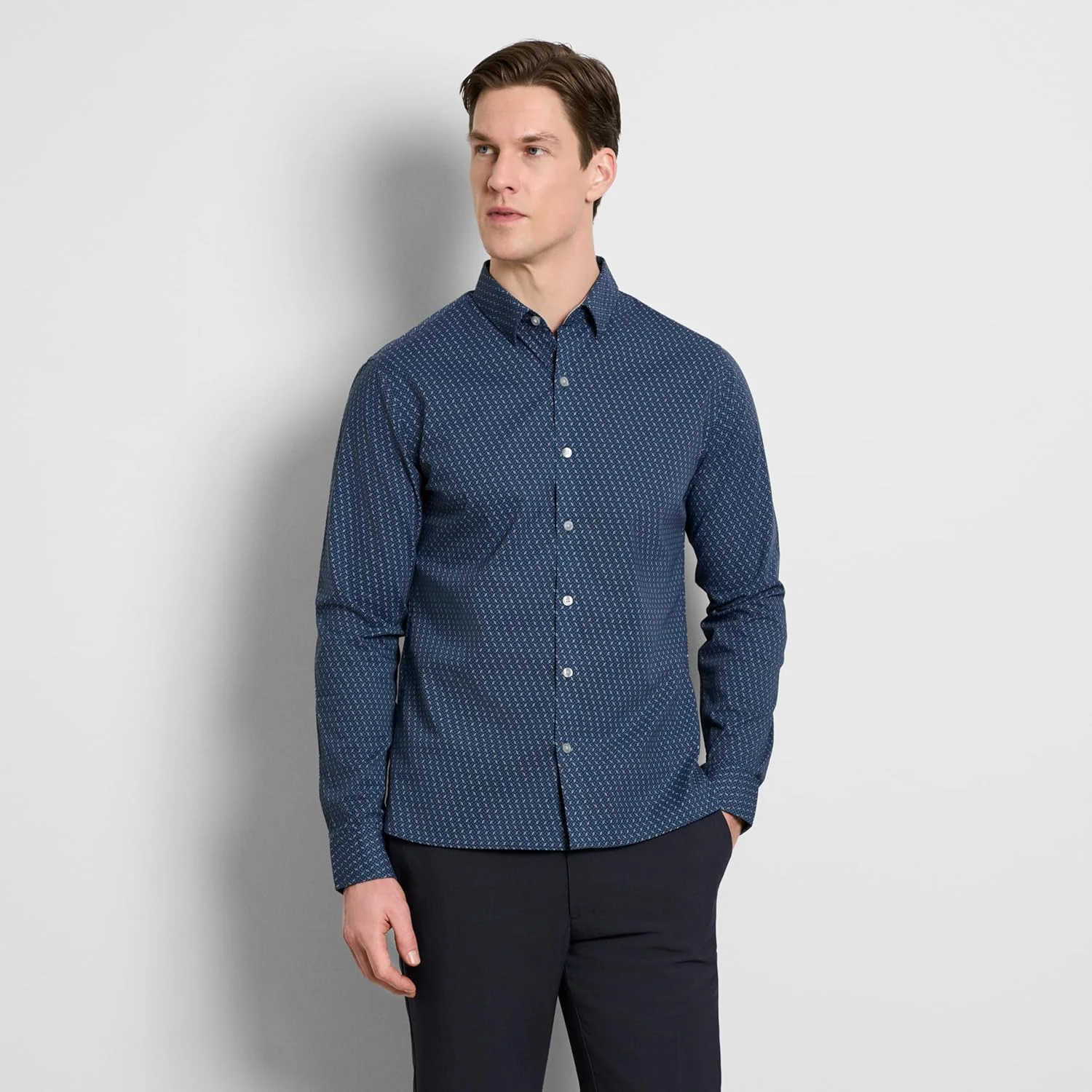 پیراهن مردانه آستین بلند دکمه دار Van Heusen، Slim Fit، پارچه کشی راحت و بدون چروک (بسته 1 عددی)