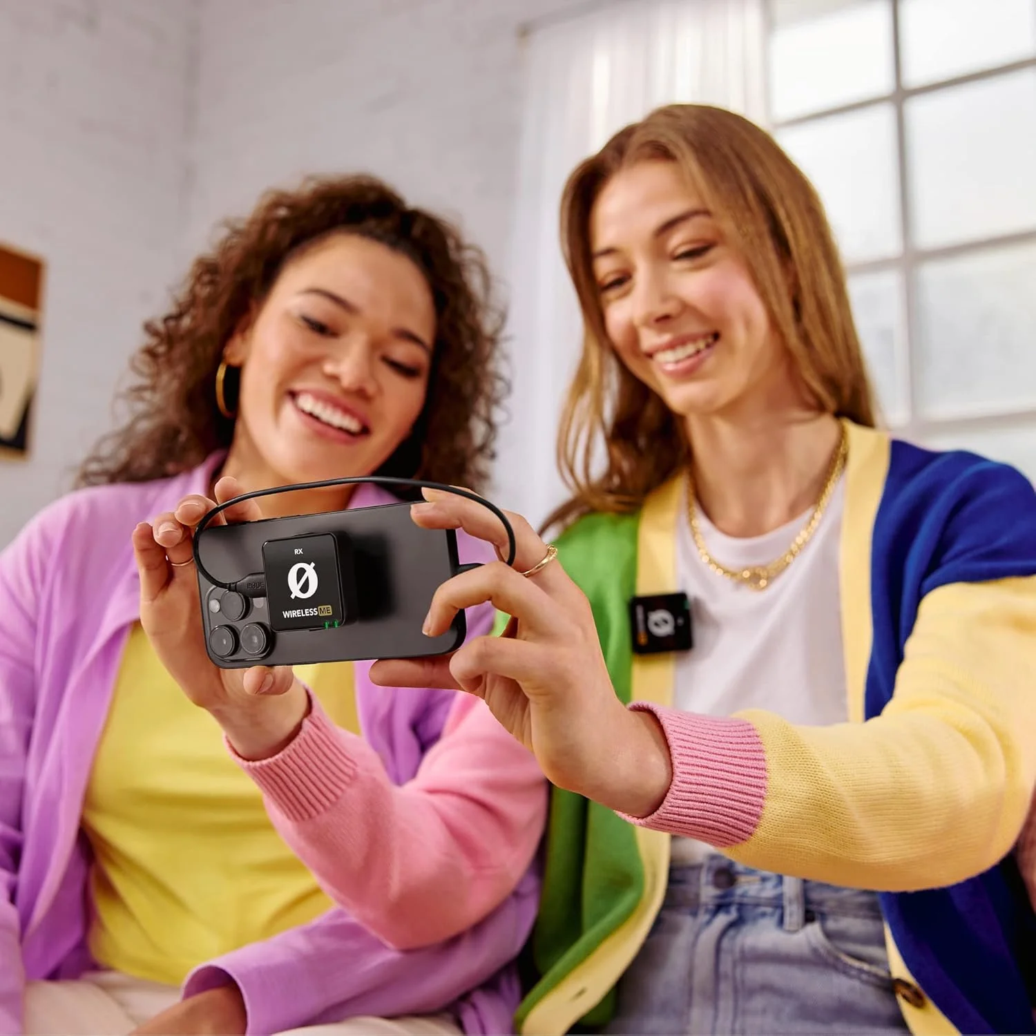 سیستم میکروفون بی سیم فوق العاده جمع و جور RØDE Wireless ME با میکروفون های داخلی، فناوری GainAssist و برد 100 متری برای فیلم سازی، مصاحبه و تولید محتوا (بازسازی شده) سیستم میکروفون بی سیم فوق العاده جمع و جور RØDE Wireless ME با میکروفون های داخلی، فناوری GainAssist و برد 100 متری برای فیلم سازی، مصاحبه و تولید محتوا (بازسازی شده)