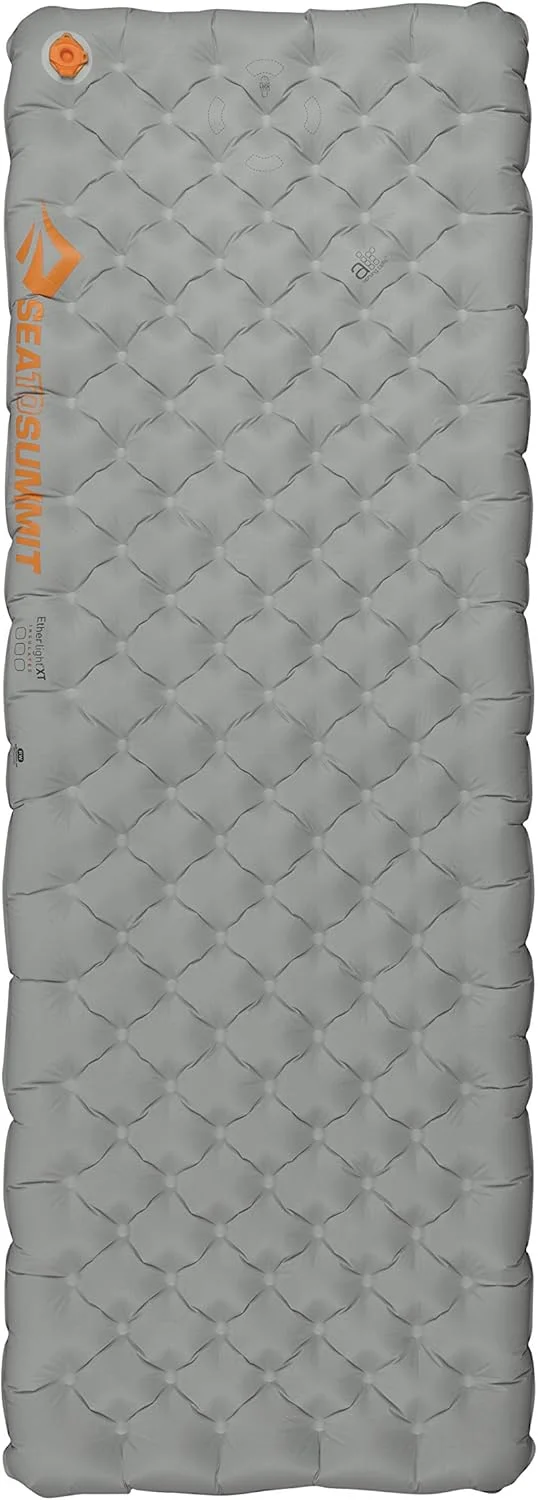 زیرانداز بادی عایق دار Sea to Summit مدل Ether Light XT سایز Regular Wide - ترمولایت - سه فصل - سبک وزن - دارای سیستم Pillow Lock - دارای کیسه حمل - مناسب کوله گردی و کمپینگ - خاکستری - 630 گرم