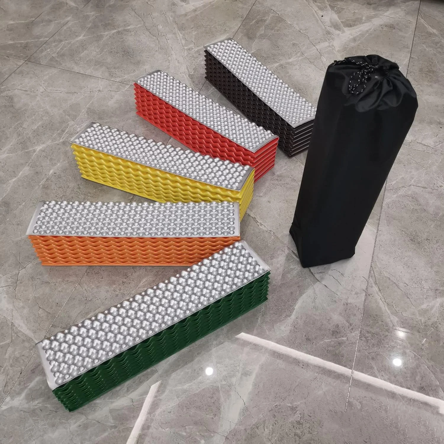 تشک فوم تاشو ضد رطوبت NC، سبک و مناسب کمپینگ، پیاده‌روی و کوله‌گردی، تشک نرم و جمع‌وجور برای فضای باز