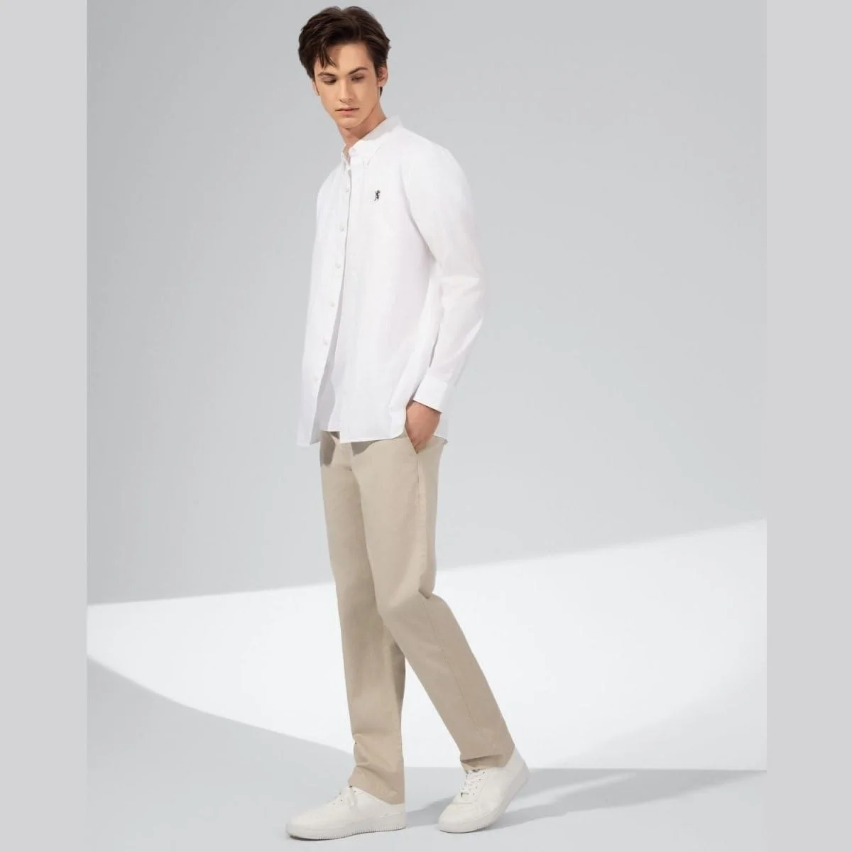 پیراهن آکسفورد سفید مردانه جوردانو با گلدوزی شیر