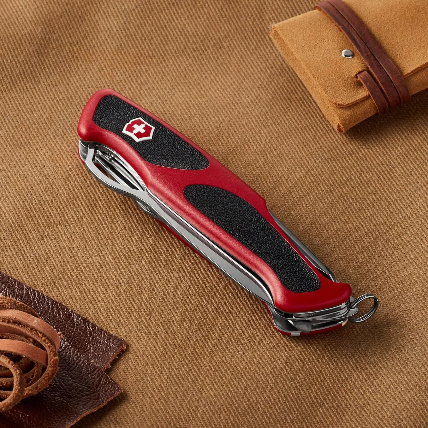 چاقوی جیبی ارتشی سوئیسی Victorinox Ranger Grip 78، بزرگ، ابزار چندگانه، 12 عملکرد، تیغه قفل شونده، یک دست، قرمز/مشکی چاقوی جیبی ارتشی سوئیسی Victorinox Ranger Grip 78، بزرگ، ابزار چندگانه، 12 عملکرد، تیغه قفل شونده، یک دست، قرمز/مشکی