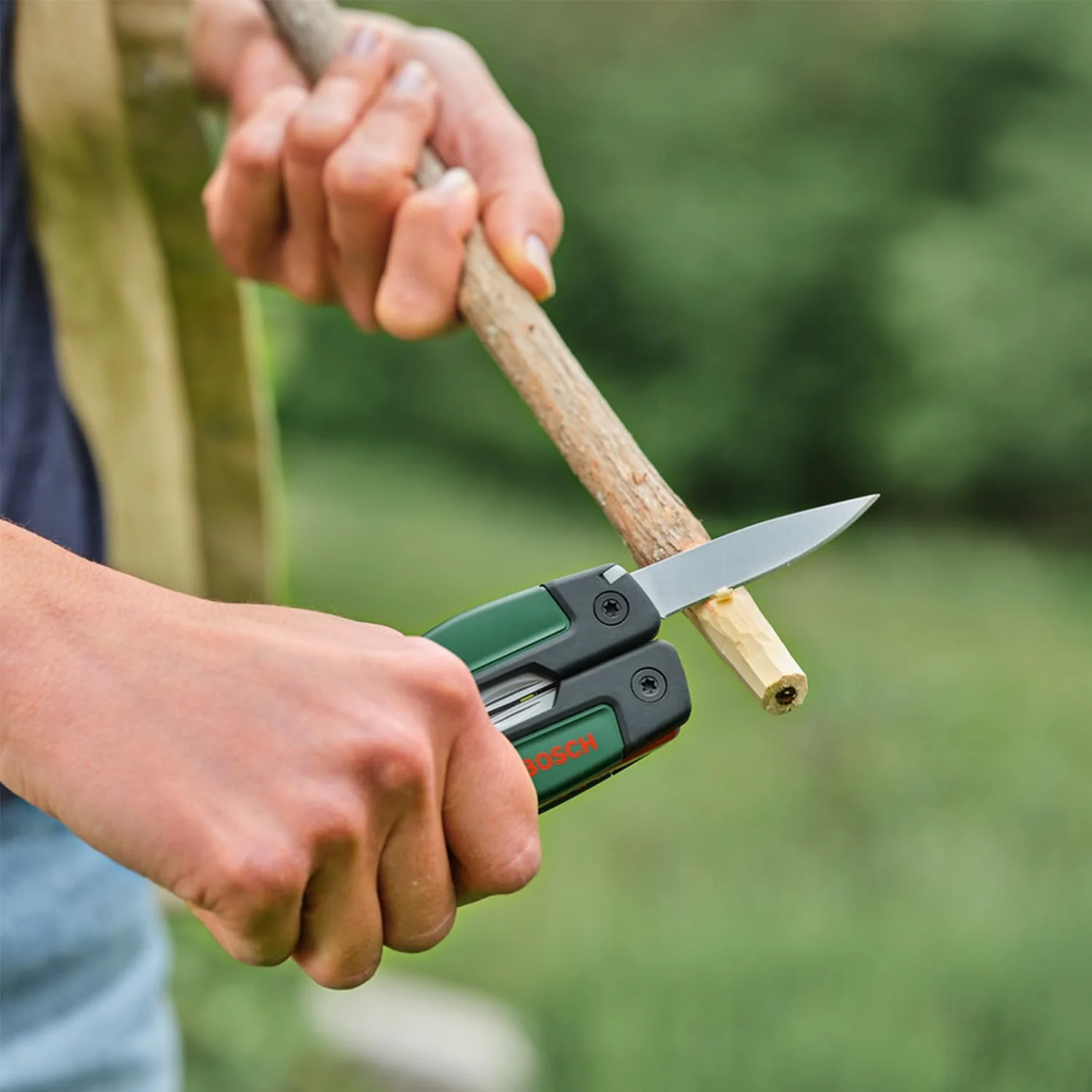 Bosch 16 in 1 Multi-Tool (Multi-Tool for DIY, Outdoor and Camping, Stainless Steel, Locking Function, Soft Grip, 16 Functions: Pliers, Screwdriver, Knife, Saw, etc.)