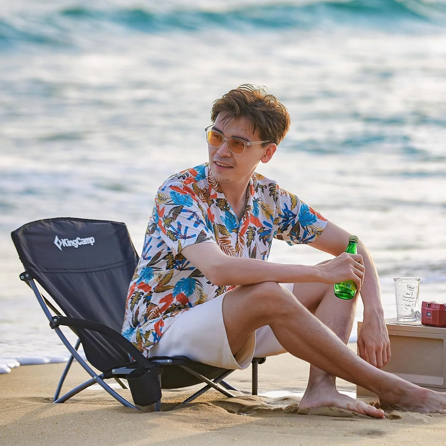 صندلی ساحلی تاشو KingCamp، سبک و قابل حمل با پشتی کوتاه، دارای جا لیوانی و کیف حمل مخصوص فضای باز (مشکی - پشتی کوتاه)
