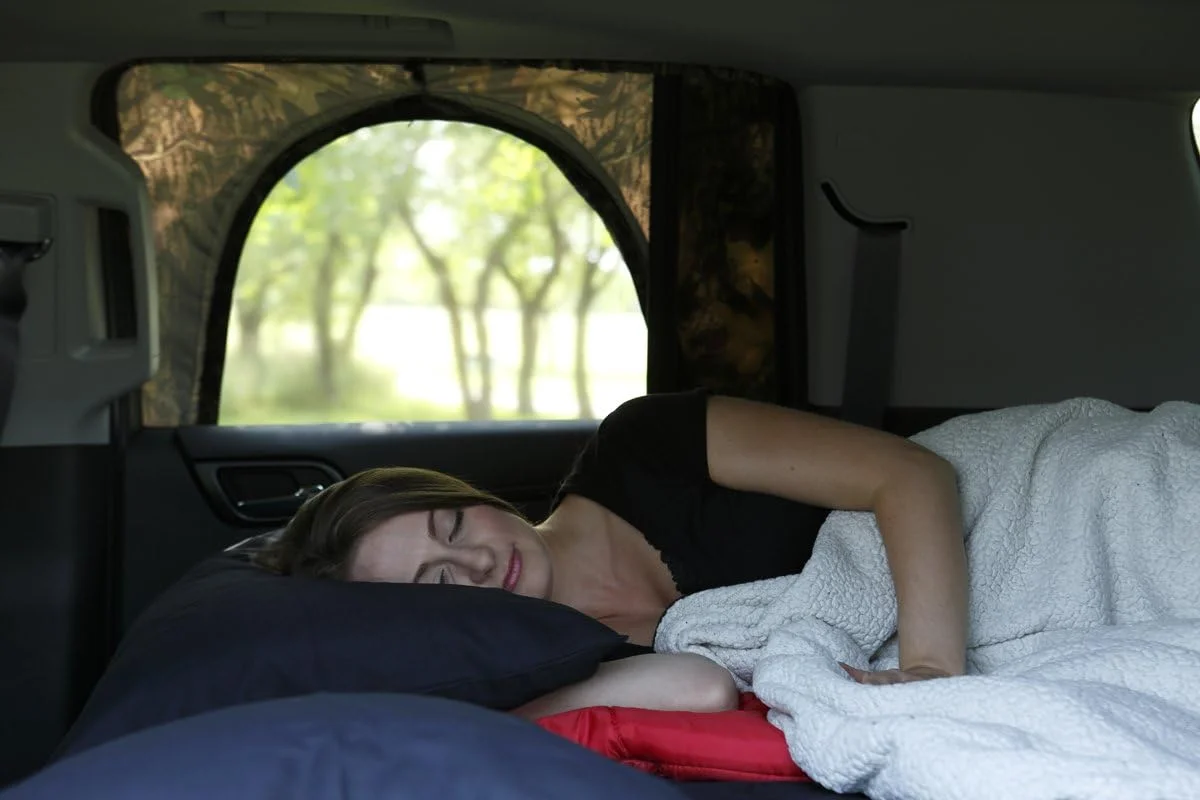 چادر مسافرتی شیشه خودرو ROADIE ROADIE- The OVERNIGHTER SUV با توری حشره گیر و سایه بان جمع شونده - ایده آل برای کمپینگ در خودرو شاسی بلند. (دارای ثبت اختراع) چادر مسافرتی شیشه خودرو ROADIE ROADIE- The OVERNIGHTER SUV با توری حشره گیر و سایه بان جمع شونده - ایده آل برای کمپینگ در خودرو شاسی بلند. (دارای ثبت اختراع)