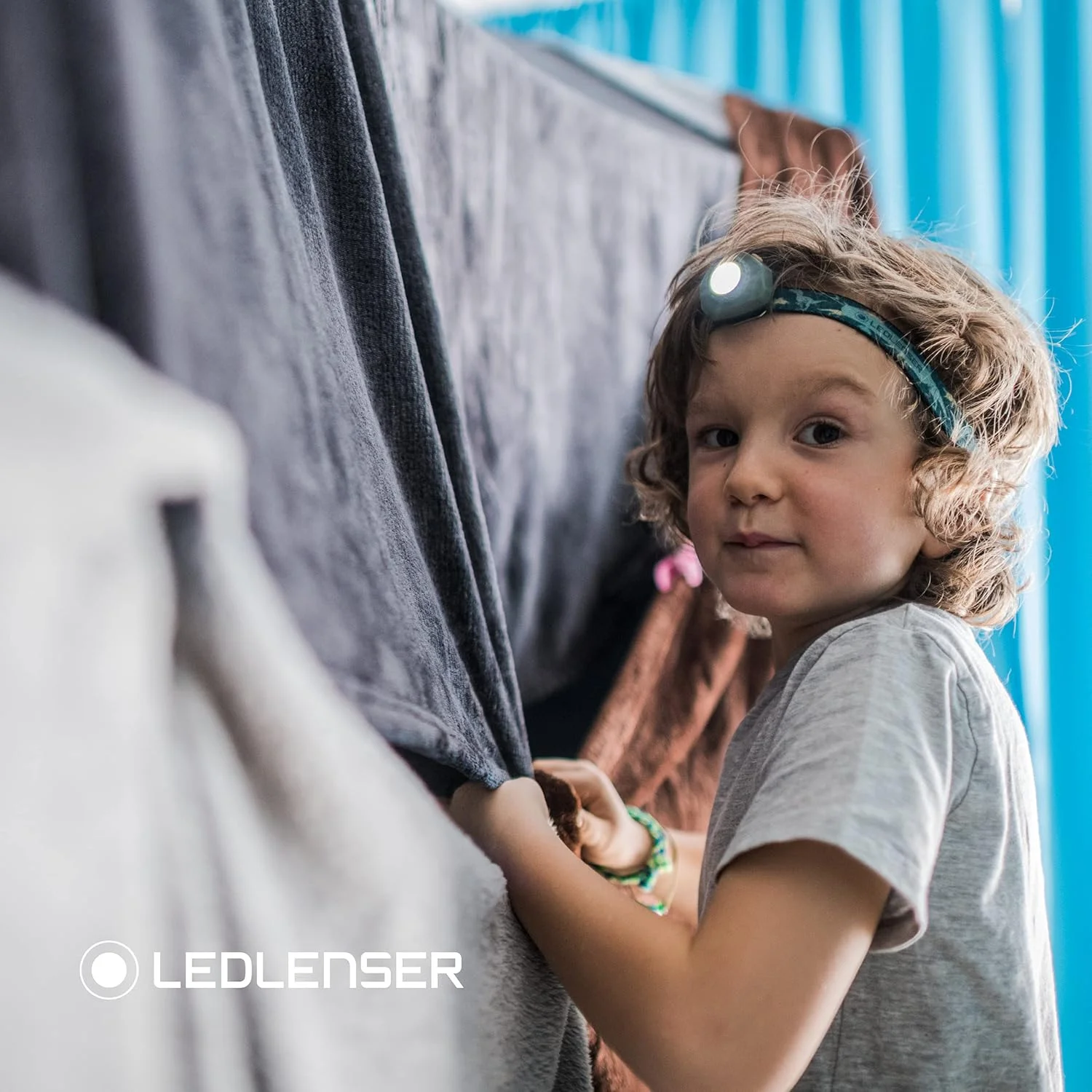 چراغ پیشانی ال ای دی ایمن Ledlenser KIDLED2 برای کودکان، با باتری، نور سفید، قرمز، آبی، اسباب بازی مطالعه، پیاده روی شبانه (سبز) چراغ پیشانی ال ای دی ایمن Ledlenser KIDLED2 برای کودکان، با باتری، نور سفید، قرمز، آبی، اسباب بازی مطالعه، پیاده روی شبانه (سبز)