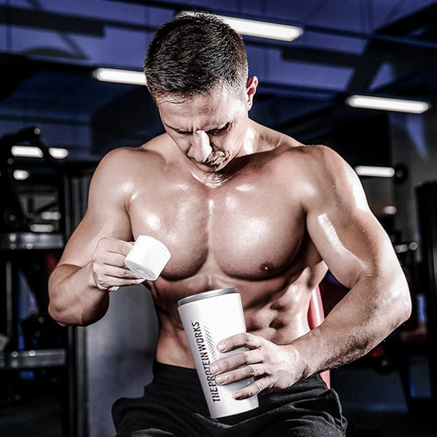 THE PROTEIN WORKS - گینر حجم دهنده اکستریم وگان | پودر پر کالری | افزایش دهنده وزن | ویتامین ها و مواد معدنی | 10 وعده | توت فرنگی و خامه | 2 کیلوگرم THE PROTEIN WORKS - گینر حجم دهنده اکستریم وگان | پودر پر کالری | افزایش دهنده وزن | ویتامین ها و مواد معدنی | 10 وعده | توت فرنگی و خامه | 2 کیلوگرم