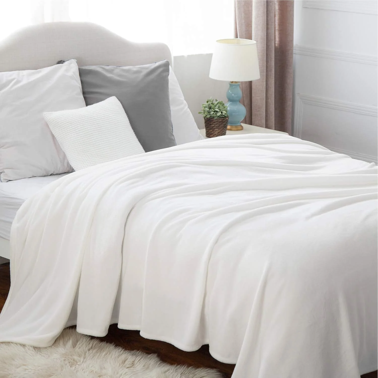 پتوی پشمی Bedsure، سایز دوقلو، سفید - 300GSM، نرم، سبک وزن، لطیف و راحت، مناسب تخت، مبل، مسافرت، کمپینگ، 152x203 سانتی متر