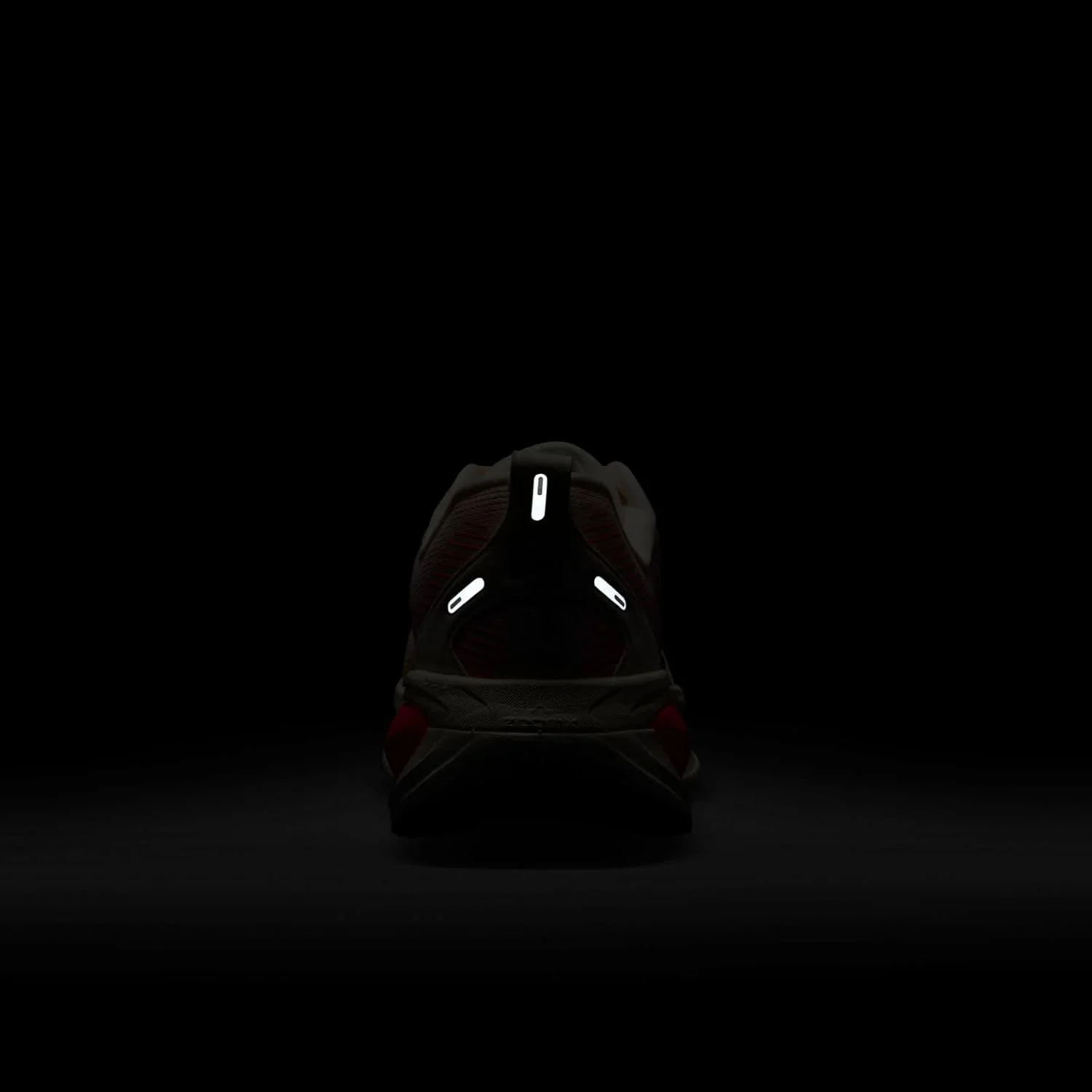 کفش ورزشی مردانه نایکی مدل Vomero 18 کفش ورزشی مردانه نایکی مدل Vomero 18