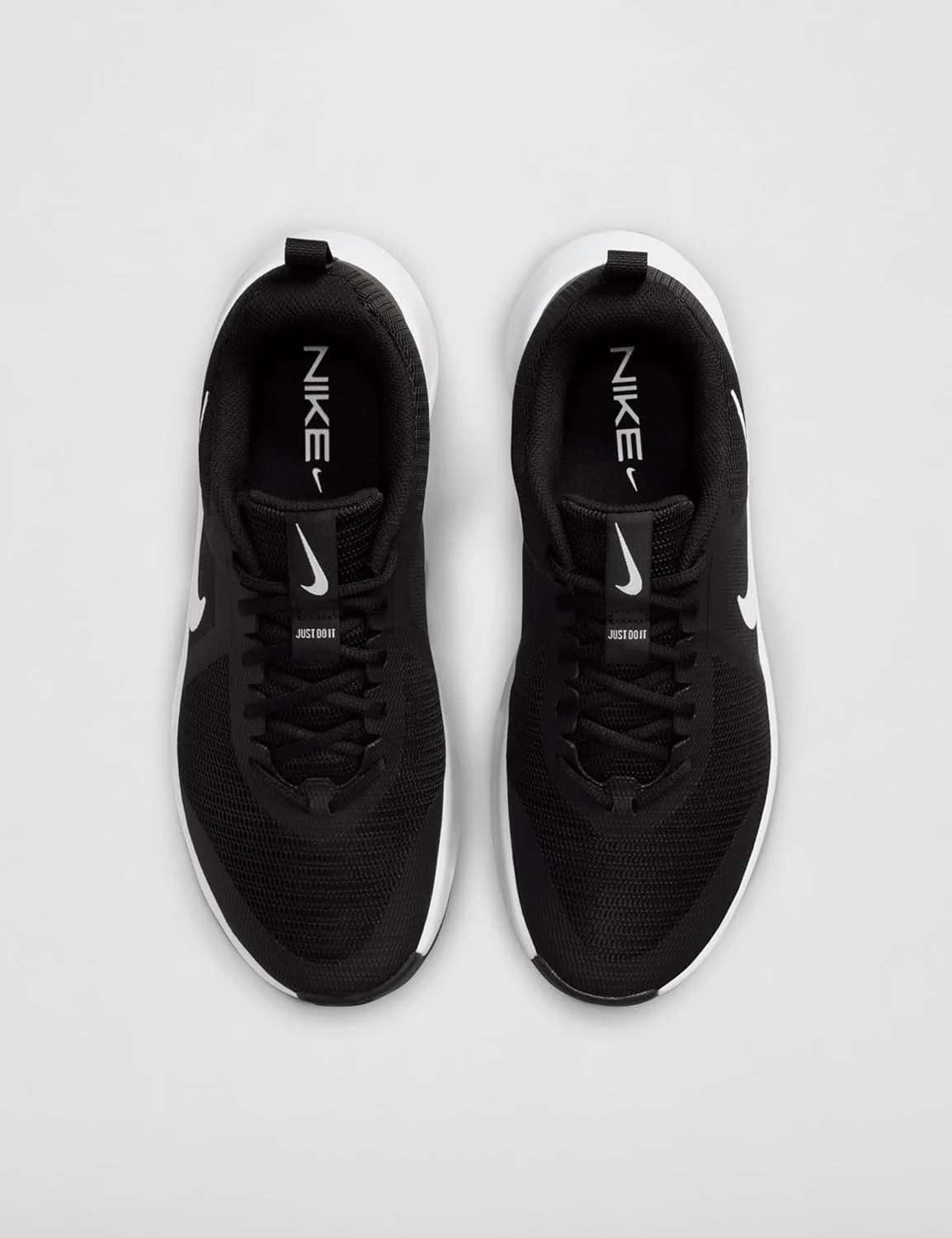 کفش مردانه بند دار نایک MC TRAINER 3 کفش مردانه بند دار نایک MC TRAINER 3