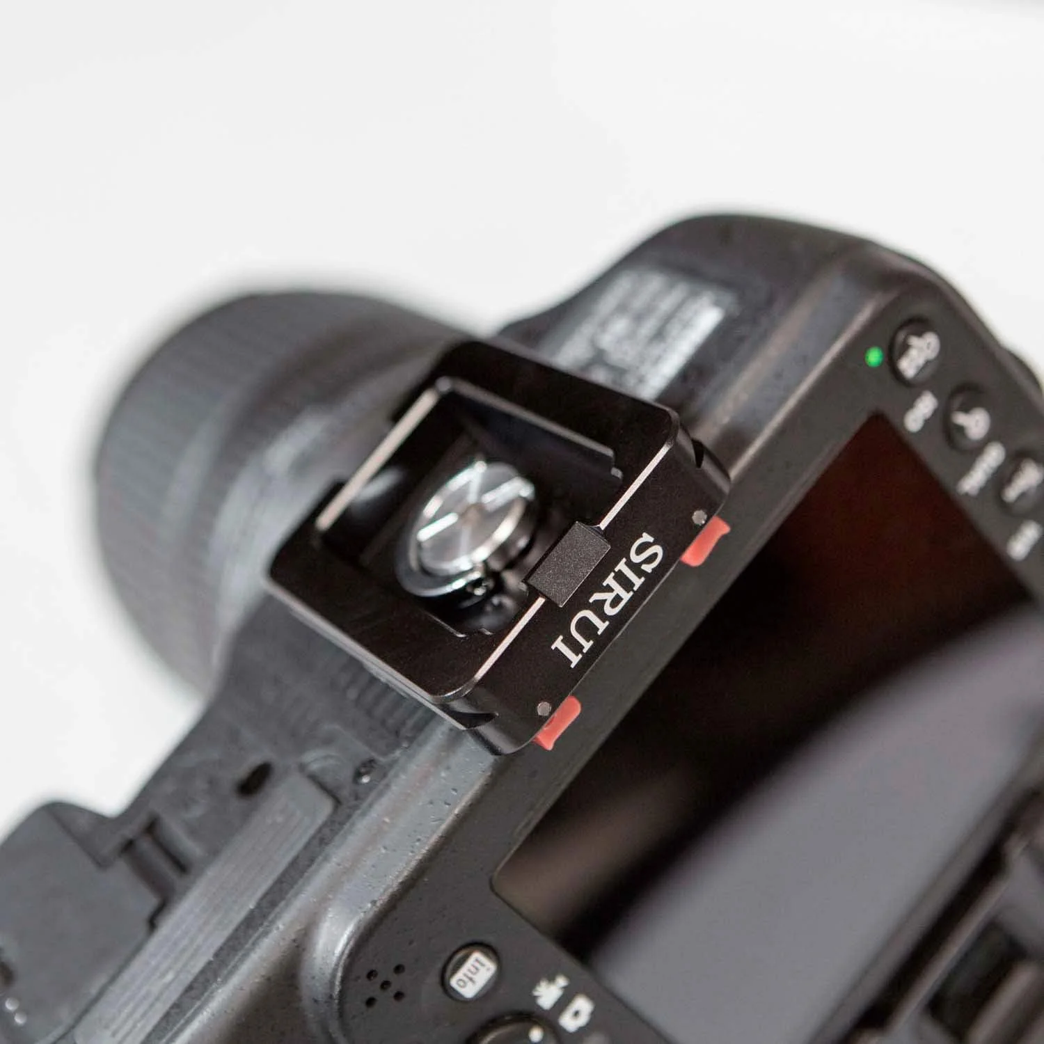 صفحه جداشدنی SIRUI AM-50T با استاپر لغزنده سازگار با Arca Swiss صفحه جداشدنی SIRUI AM-50T با استاپر لغزنده سازگار با Arca Swiss