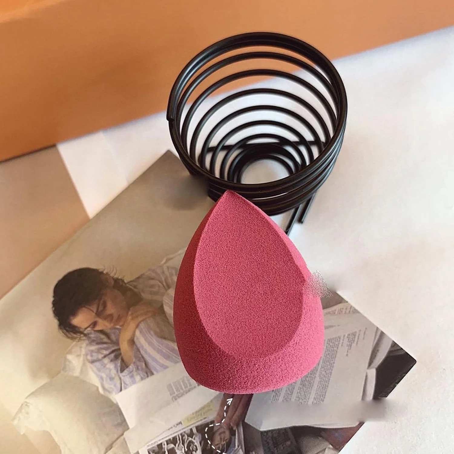 اسفنج آرایشی، اسفنج نرم و بسیار الاستیک برای استفاده مرطوب و خشک، مناسب برای پودر، کرم و کانسیلر، برای مبتدیان و آرایشگران اسفنج آرایشی، اسفنج نرم و بسیار الاستیک برای استفاده مرطوب و خشک، مناسب برای پودر، کرم و کانسیلر، برای مبتدیان و آرایشگران